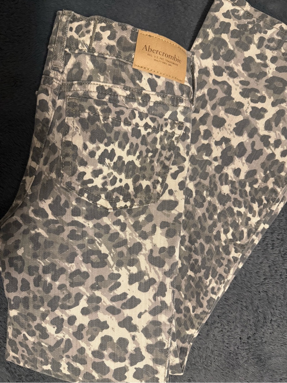 Girls Abercrombie Leopard Print Jeans in Taupe & Gray 5/6 Long